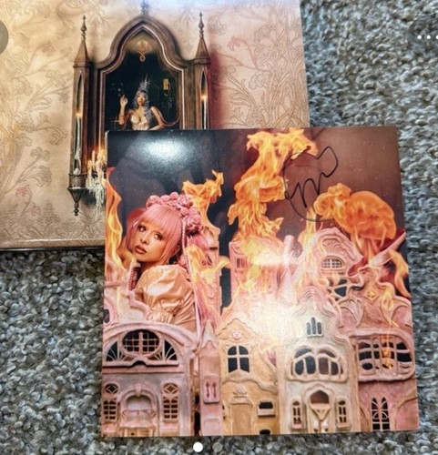 Melanie martinez hades - martinez,